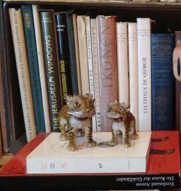 Bücherregal im Anna-Seghers-Museum