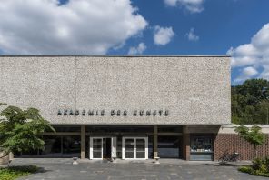 Fassade Akademie der Künste am Hanseatenweg, Berlin © Erik-Jan Ouwerkerk